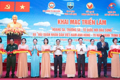 Triển lãm "Hoàng Sa, Trường Sa-Tổ quốc nơi đầu sóng" và "Hải quân nhân dân Việt Nam anh hùng-70 năm hành trình giữ biển" là hoạt động nhân dịp 50 năm giải phóng Quần đảo Trường Sa (29/4/1975) và 70 năm thành lập Hải quân Nhân dân Việt Nam (7/5/1955).