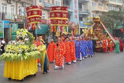 Nghi thức rước kiệu truyền thống.