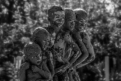 Ma bùn tượng trưng cho người đã khuất.