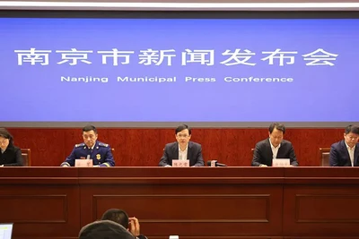 Chính quyền thành phố Nam Kinh họp báo thông tin về vụ hỏa hoạn. Ảnh: Weixun Jiangsu