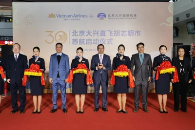 Đại sứ Phạm Thanh Bình cắt băng khánh thành đường bay thẳng Đại Hưng, Bắc Kinh-TP Hồ Chí Minh.