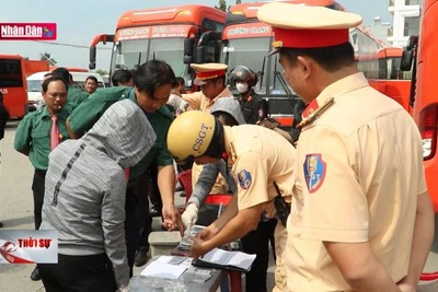 Tăng cường kiểm soát phương tiện kinh doanh vận tải bằng ô tô