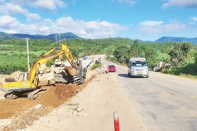 Thi công nâng cấp mở rộng Quốc lộ 19 qua địa bàn Gia Lai.