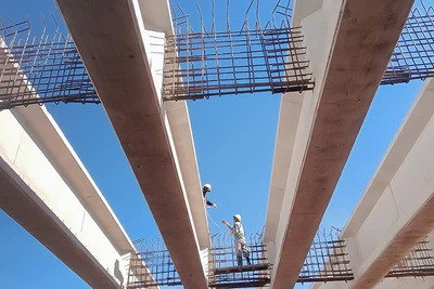 Nhà thầu triển khai thi công hạng mục cầu trên tuyến cao tốc bắc-nam.
