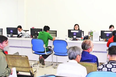Trung tâm phục vụ hành chính công tỉnh Vĩnh Long phục vụ người dân ngày càng tốt hơn.