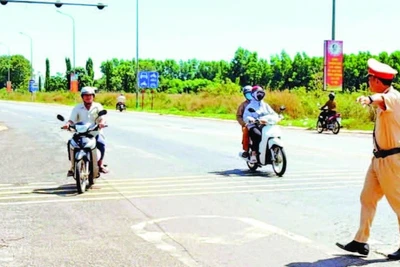 Lực lượng Cảnh sát giao thông Công an tỉnh Đồng Nai kiểm tra phương tiện trên Quốc lộ 1A, đoạn qua địa bàn huyện Thống Nhất.