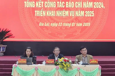 Các đồng chí chủ trì hội nghị.