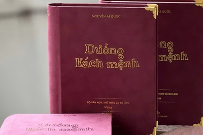 Tác phẩm "Đường Kách mệnh" của Chủ tịch Hồ Chí Minh được in theo tiêu bản gốc.