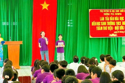 Các em học sinh trường Phổ thông liên cấp Olympia tự tin chia sẻ về truyền thống nhà trường và dự án thư viện.