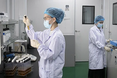 Hoạt động nghiên cứu tại Trung tâm Chiếu xạ Hà Nội. (Ảnh SƠN TÙNG)