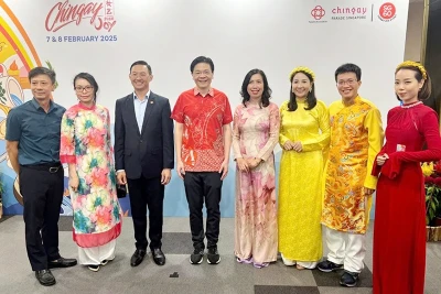 Đoàn công tác Ủy ban Nhà nước về người Việt Nam ở nước ngoài tham dự lễ hội Chingay truyền thống của Singapore. (Ảnh BỘ NGOẠI GIAO)