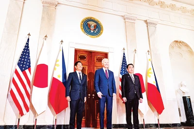 Ba nhà lãnh đạo Mỹ, Nhật Bản, Philippines có cuộc gặp tại Nhà Trắng.