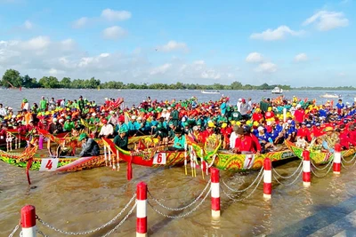 Các đội về dự giải đua ghe Ngo tại Ngày hội Văn hóa, Thể thao và Du lịch đồng bào Khmer tỉnh Kiên Giang lần thứ 16 năm 2024.