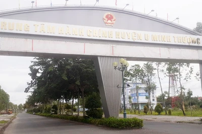 Cổng chào vào Trung tâm hành chính huyện U Minh Thượng. (Ảnh: VĂN VŨ).