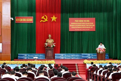 Quang cảnh Lễ phát động thi đua ở khối cơ quan Bộ Tư lệnh Vùng 5 Hải quân.