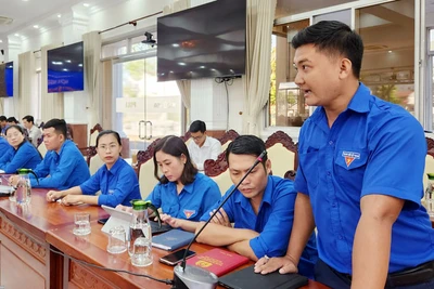 Đại diện thanh niên phát biểu tại buổi đối thoại. 