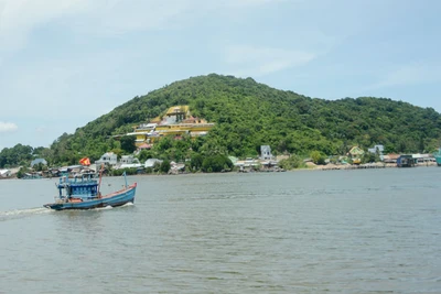 Đoạn cuối của đầm Đông Hồ chảy ra biển Tây. (Ảnh minh họa)