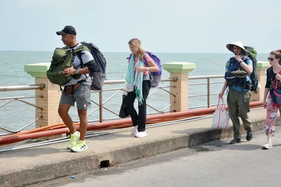 Khách quốc tế đến Phú Quốc.