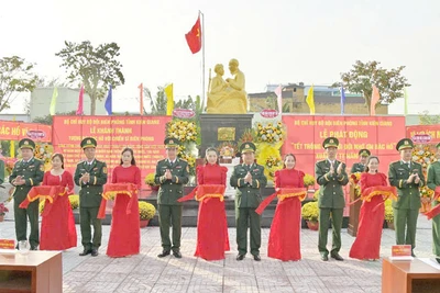 Đảng ủy, Bộ Chỉ huy Bộ đội Biên phòng tỉnh Kiên Giang tổ chức Lễ khánh thành Tượng đài “Bác Hồ với chiến sĩ Biên phòng”.