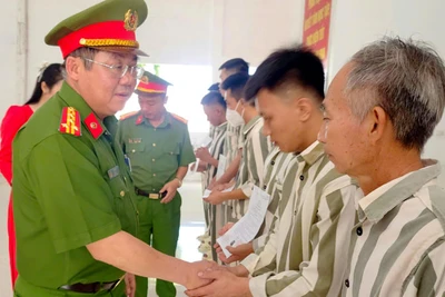 Kiên Giang: Công bố quyết định đặc xá của Chủ tịch nước cho 26 phạm nhân 