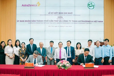 Hai bên ký Bản ghi nhớ hợp tác nâng cao dịch vụ y tế và chăm sóc sức khỏe. (Ảnh: AstraZeneca).