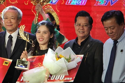 Thí sinh Nguyễn Huỳnh Như (Bạc Liêu) đoạt giải Nhất Bông lúa vàng 2024. (Ảnh THÙY TRANG).