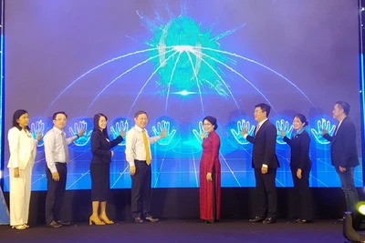 Các đại biểu thực hiện nghi thức khai mạc ngày hội.