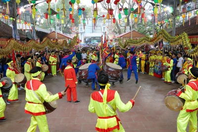 Màn trống hội do đội trống giáo xứ Phương Trung thể hiện.