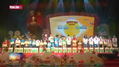 Mang Tết Trung thu đến trẻ em ở vùng biên giới