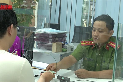 [Video] Bộ Công an sát hạch lái xe, cấp phiếu lý lịch tư pháp