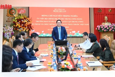 [Video] Đồng chí Nguyễn Trọng Nghĩa thăm và chúc mừng ngành Y tế nhân Ngày Thầy thuốc Việt Nam