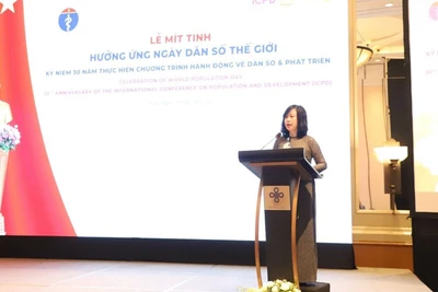 Bộ trưởng Y tế Đào Hồng Lan phát biểu tại lễ mít-tinh. (Ảnh: Báo điện tử Đảng Cộng sản)