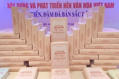 Cuốn sách Xây dựng và phát triển nền văn hóa Việt Nam tiên tiến, đậm đà bản sắc dân tộc. (Ảnh: VOV)