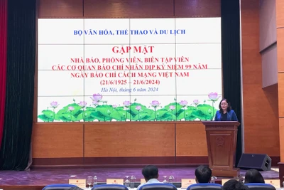 Thứ trưởng Trịnh Thị Thủy phát biểu tại buổi gặp mặt.