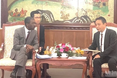 Quang cảnh buổi trao đổi. (Ảnh: NGỌC LIÊN)