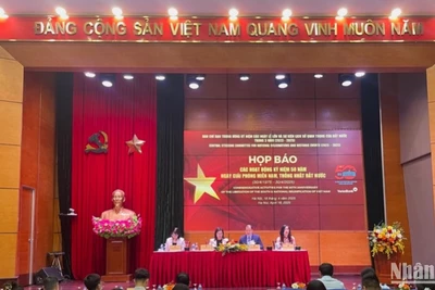 Quang cảnh buổi họp báo. 