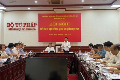 Đồng chí Trần Cẩm Tú, Ủy viên Bộ Chính trị, Bí thư Trung ương Đảng, Chủ nhiệm Ủy ban Kiểm tra Trung ương phát biểu kết luận Hội nghị.