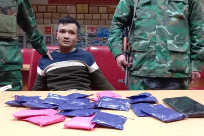 Đối tượng và tang vật vụ án.