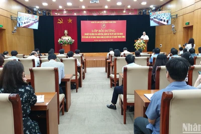 Đồng chí Đỗ Việt Hà, Phó Bí thư Đảng ủy Khối khai giảng lớp bồi dưỡng nghiệp vụ công tác kiểm tra, giám sát.