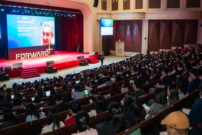 Ngày 22/11, đại hội Sales và Marketing toàn quốc (VSMCamp) và Hội nghị cấp cao các Giám đốc Sales và Marketing (CSMOSummit) mùa thứ 8 đã trở lại trong hai ngày 22-23/11/2024, tại trường Đại học VinUni, Hà Nội, với chủ đề “FORWARD+ Chiến lược sales và marketing trong kỷ nguyên phát triển bền vững”.