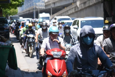 Phó Thủ tướng Trần Lưu Quang vừa ký Công điện số 36/CĐ-TTg ngày 11/4/2024 của Thủ tướng Chính phủ về bảo đảm trật tự, an toàn giao thông phục vụ nhu cầu đi lại của nhân dân dịp nghỉ lễ 30/4-1/5 và cao điểm du lịch hè 2024.