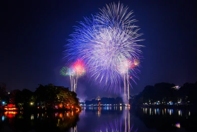 [Ảnh] Ngắm pháo hoa thắp sáng bầu trời Hà Nội đón chào năm mới Giáp Thìn 2024 