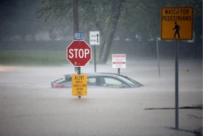 Đường phố tại thành phố St. Petersburg, Florida bị ngập sâu sau khi bão Helene quét qua nước Mỹ. (Ảnh: Reuters)