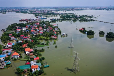 [Video] Nước lũ rút chậm, thôn nhỏ ven sông Cầu vẫn bị cô lập sau bão