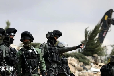 Binh sỹ Israel được triển khai tại thành phố Hebron, Bờ Tây. (Ảnh: THX/TTXVN) 