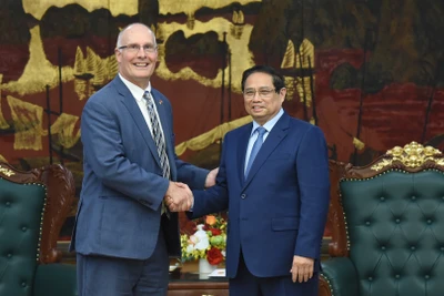 Thủ tướng Phạm Minh Chính và Hạ Nghị sĩ John Moolenaar.