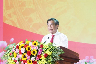 Đồng chí Đồng Văn Thanh, Bí thư Tỉnh ủy, Chủ tịch Hội đồng nhân dân tỉnh Hậu Giang ôn lại truyền thống tại buổi lễ.