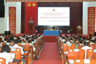 Quang cảnh kỳ họp cuối năm của Hội đồng nhân dân tỉnh Hậu Giang.