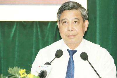 Đồng chí Đồng Văn Thanh, Bí thư Tỉnh ủy, Chủ tịch Hội đồng nhân dân tỉnh Hậu Giang phát biểu tại hội nghị.