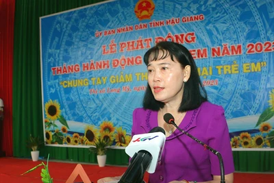 Phó Chủ tịch UBND tỉnh Hậu Giang, Hồ Thu Ánh phát biểu tại buổi lễ.